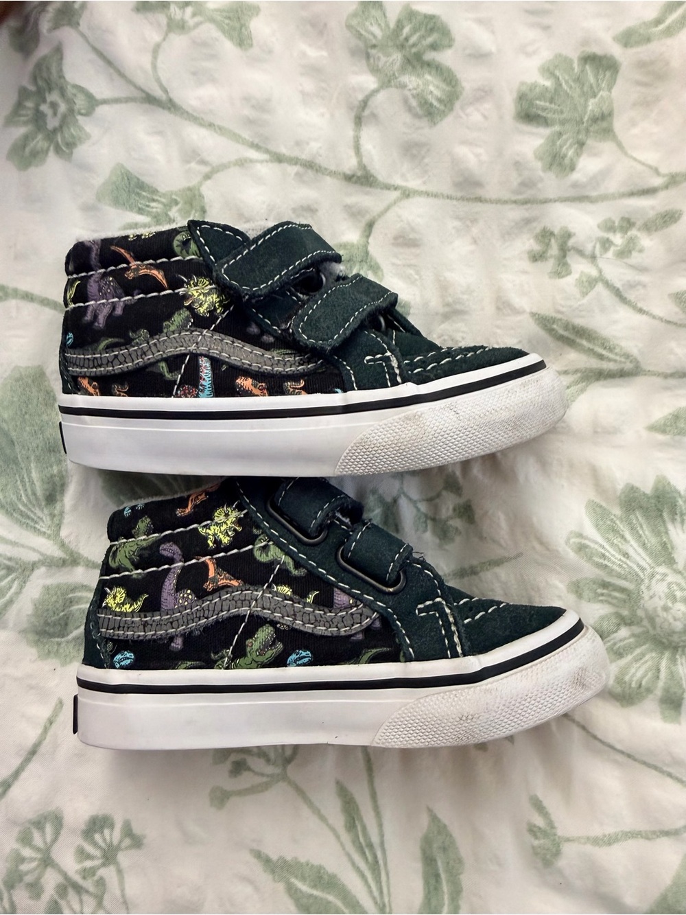 Vans Kids Dark Green High-Top Sneakers with Multicolor Dinosaur Print